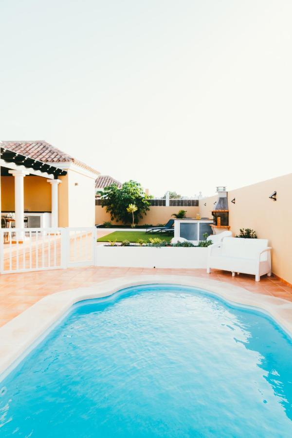 Moderne Villa Met Verwarmd Zwembad In קורלחו מראה חיצוני תמונה