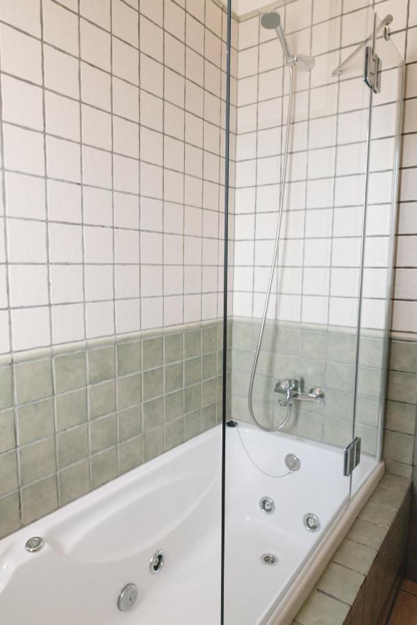 Moderne Villa Met Verwarmd Zwembad In קורלחו מראה חיצוני תמונה